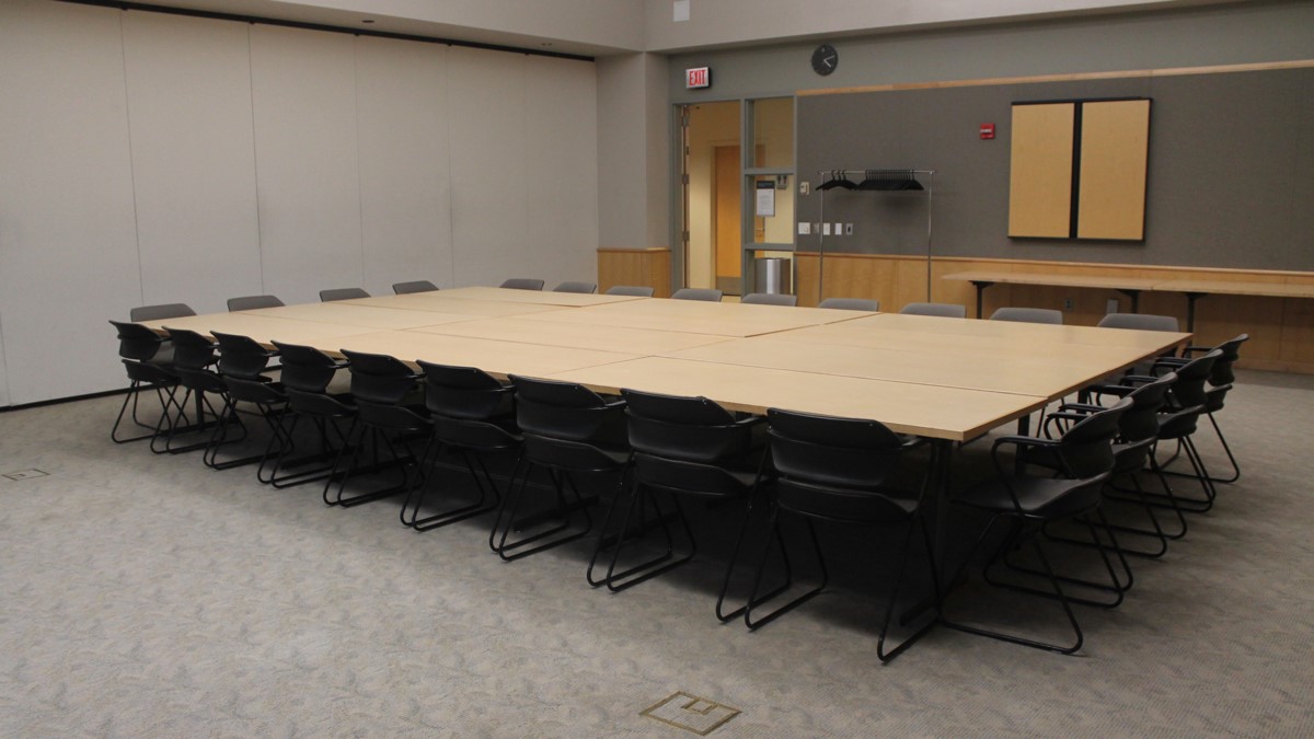 Aurora room in Solid Boardroom configuration