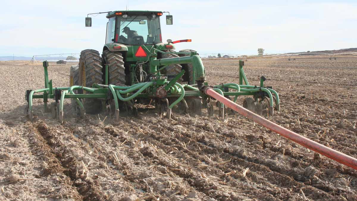 Tractor and injection tool on a farm